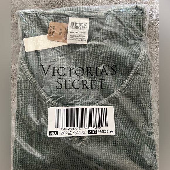 PINK Victoria’s Secret Cropped Thermal Long Sleeve Top - Picture 4 of 4